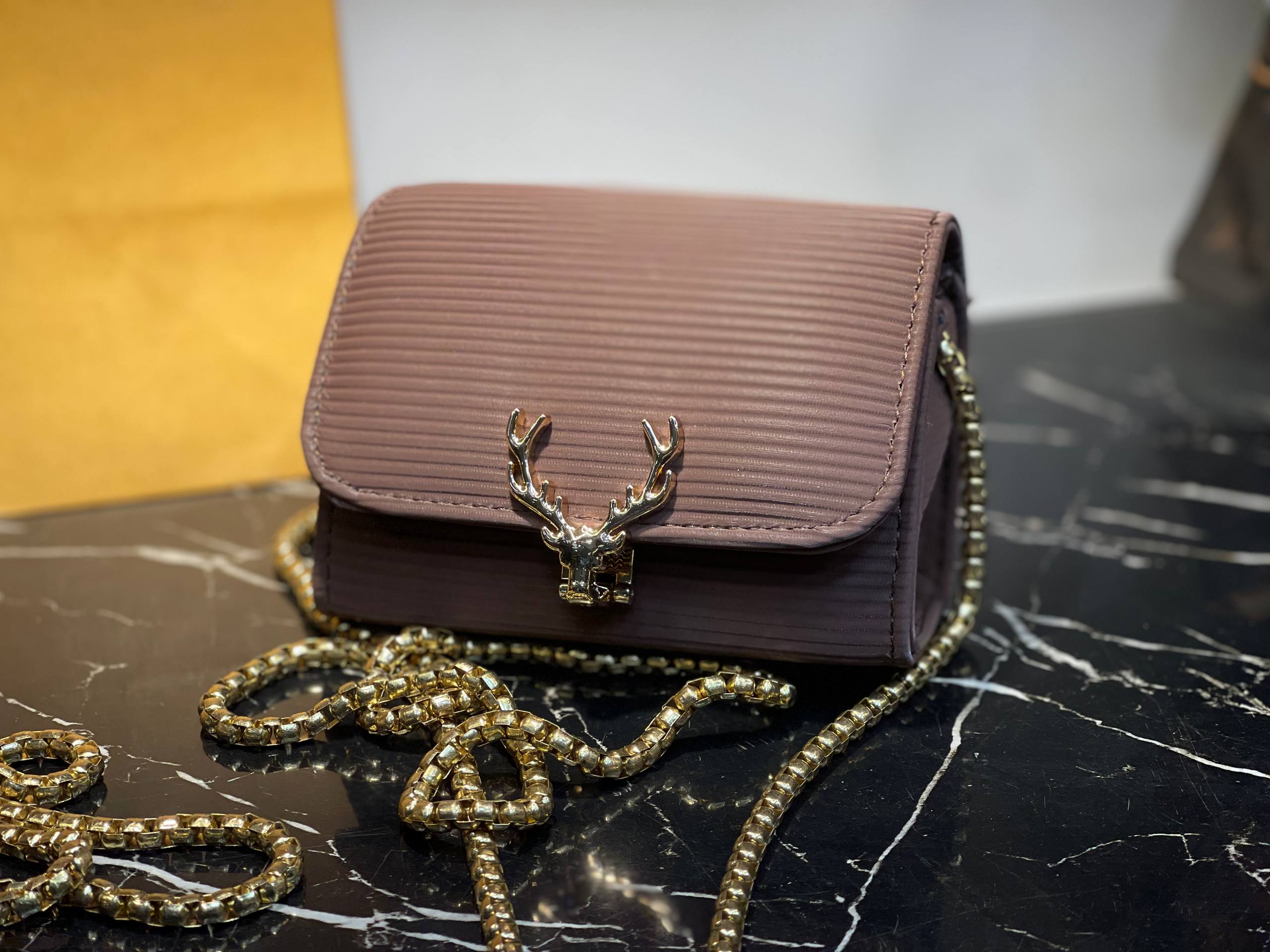 کیف مینی دوشی  Deer armor