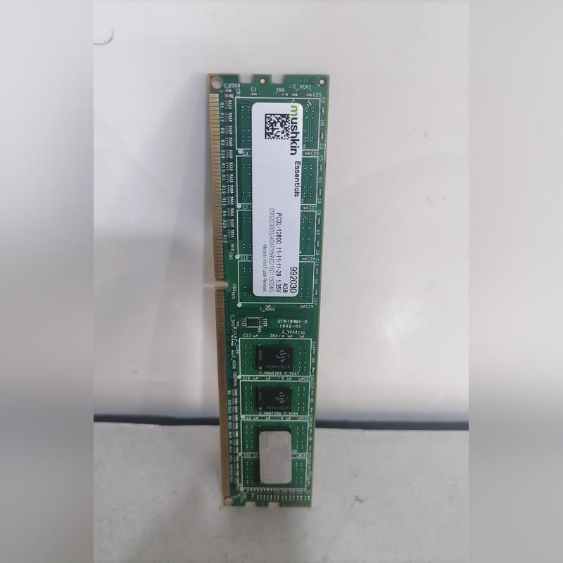 یک عدد رم 4 گیگ DDR3 Mushkin