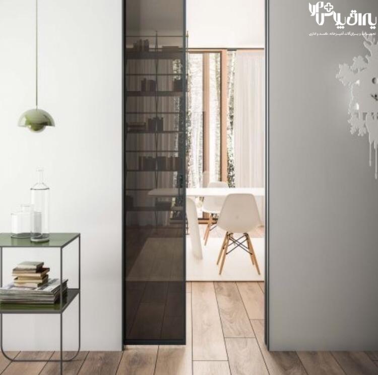 مکانیزم تک درب ریلی شیشه‌ای روف‌هنگ با پروفیل درب آلومینیومی فانتونی K109