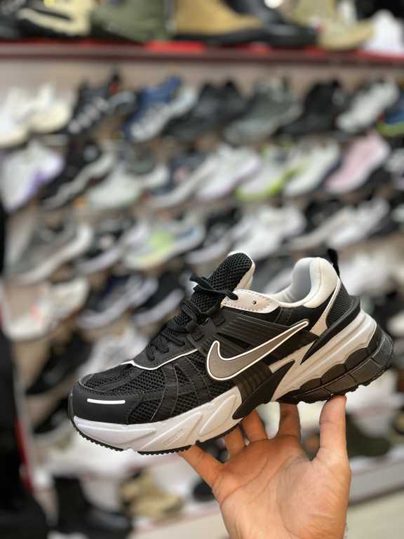 کتانی اورجینال خارجی nike v2k 2025/2026