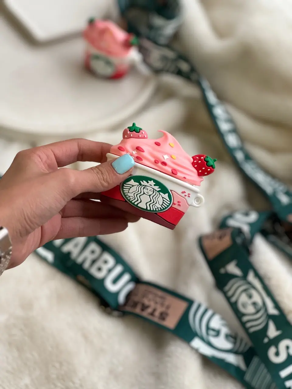 کاور ایرپاد strawberry starbucks drink