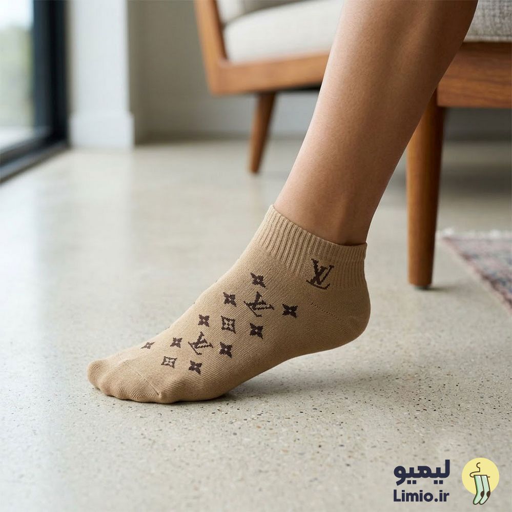 جوراب مچی فانتزی زنانه طرح لویی ویتون نسکافه ای تیره نخ پنبه خارجی کد 120