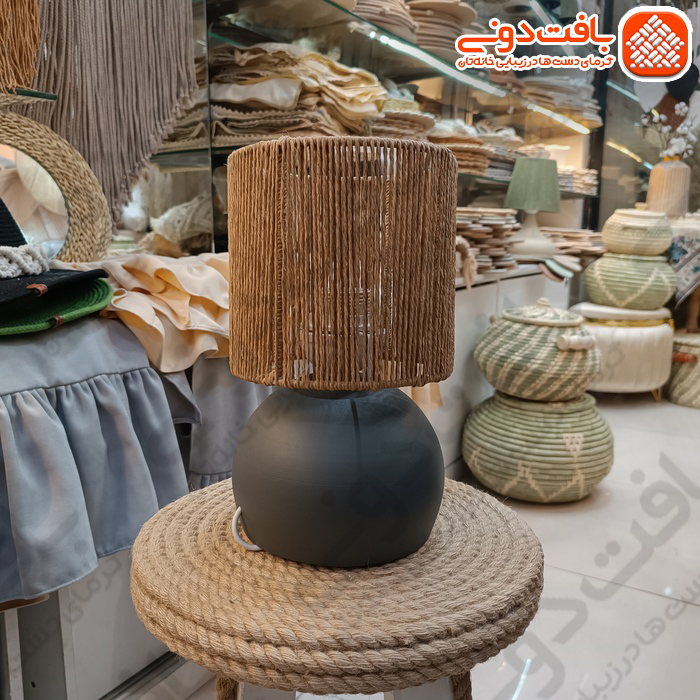 آباژور رومیزی رافیا قهوه‌ای پایه فلزی کد 01513