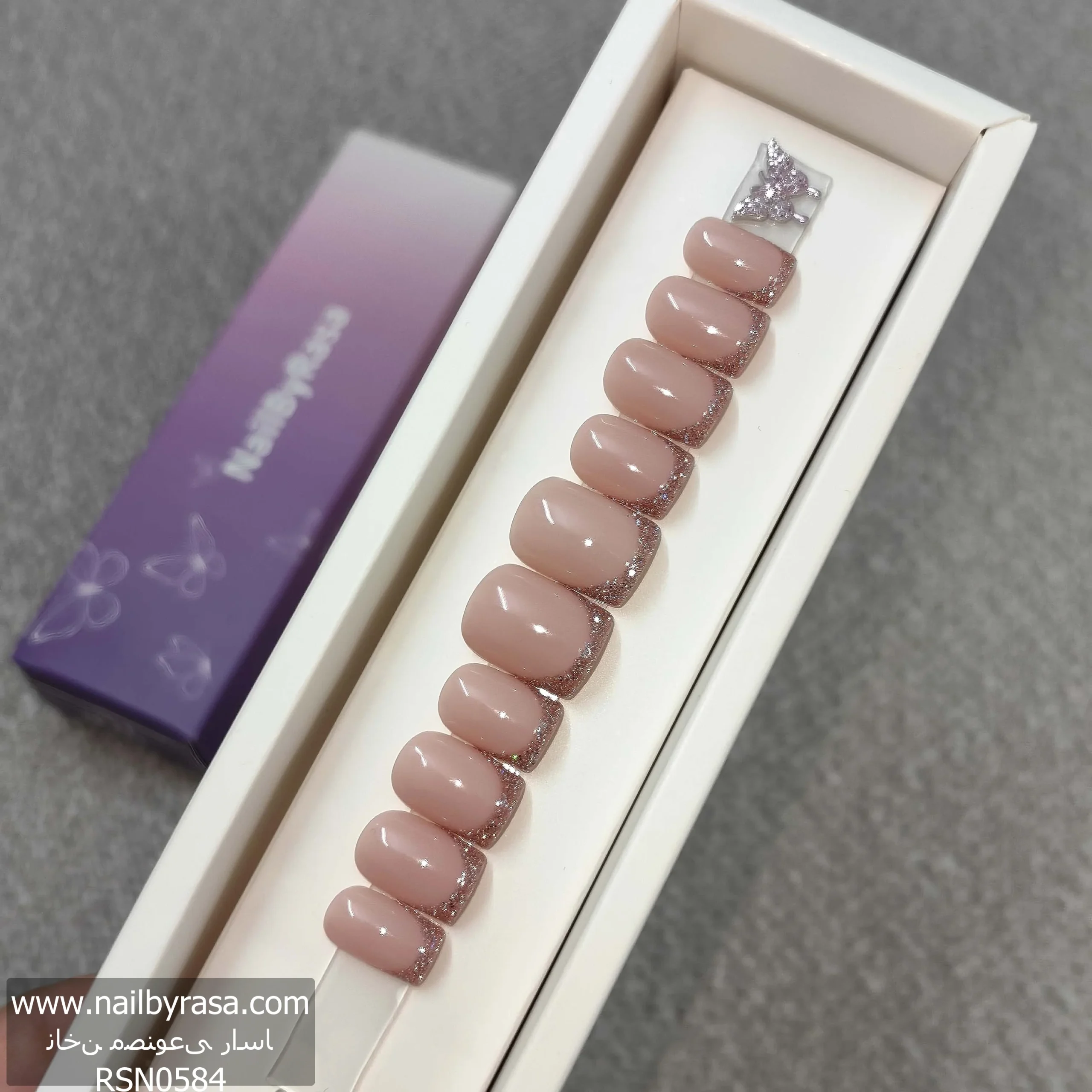 ناخن مصنوعی ژورنالی صورتی با طرح فرنچ گلیتری مربع راسا – RSN0584