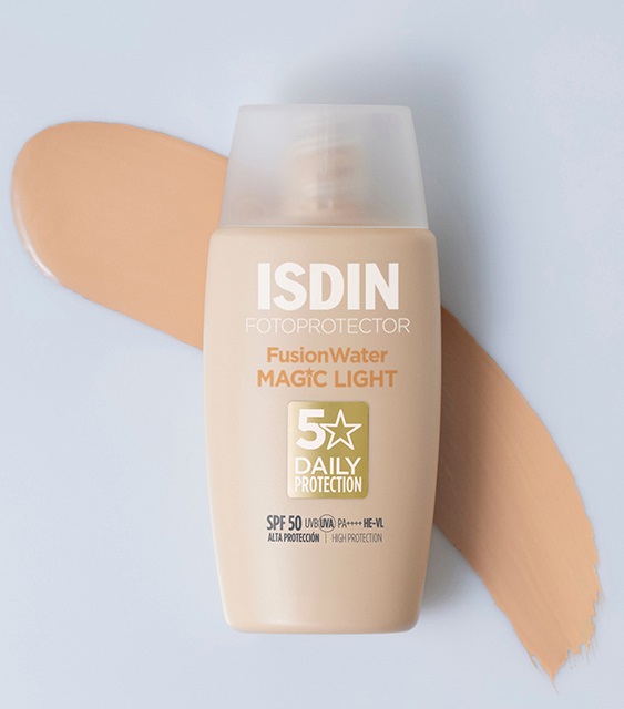 ضد آفتاب فیوژن واتر مجیک لایت SPF 50+ حجم 50 میلیلیتر | بافت فوق سبک و جذب سریع