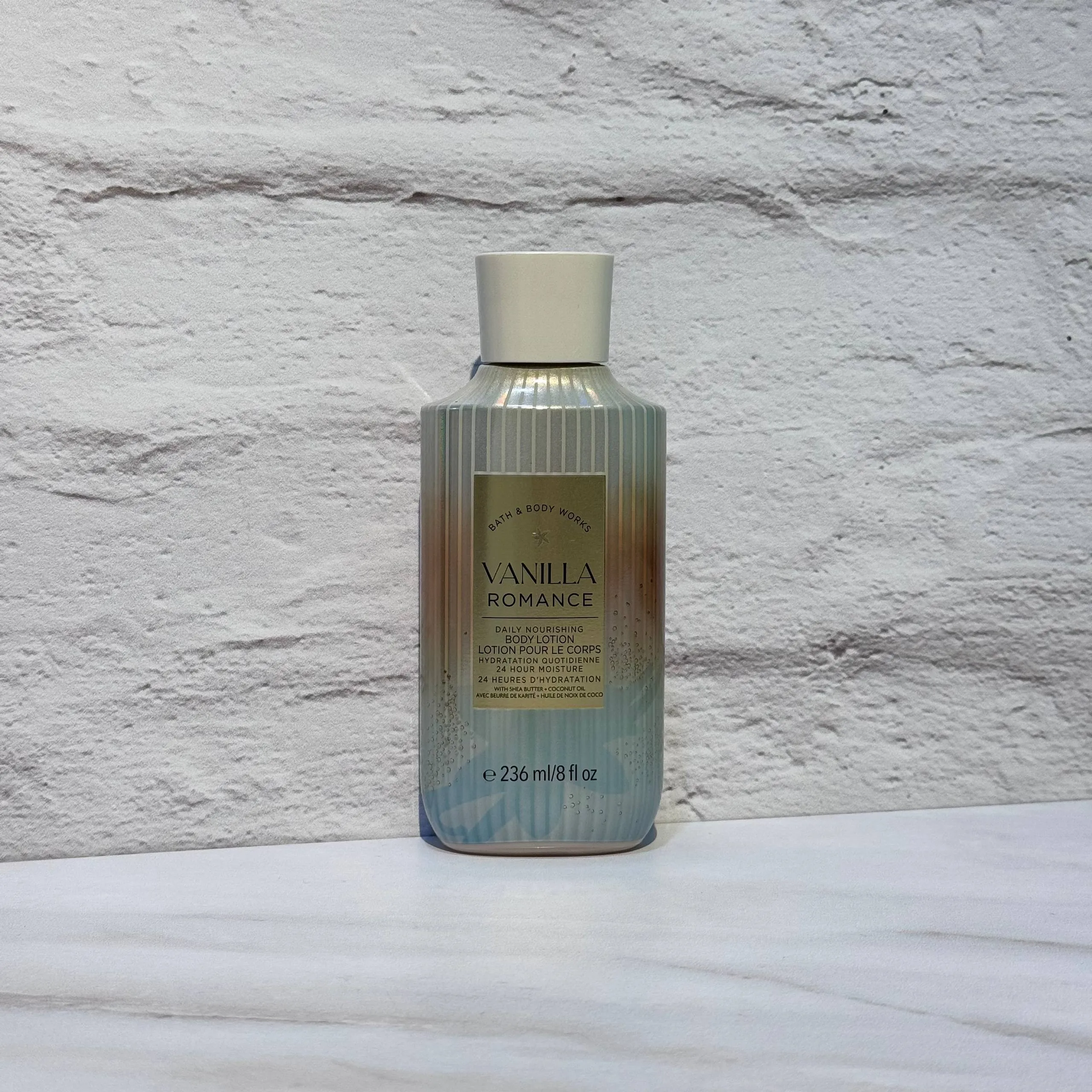 لوسیون بدن بث اند بادی ورکس مدل Vanilla Romance حجم 236 میل Bath &amp; Body Works Vanilla Romance Body Lotion