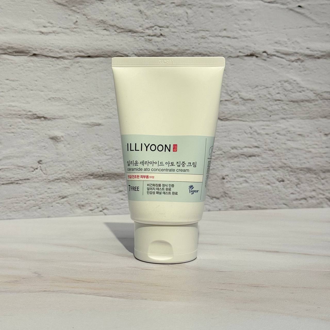 کرم مرطوب کننده و تقویت کننده کنسانتره سراماید ایلیون 200 میل Illiyoon Ceramide Ato Concentrate Cream