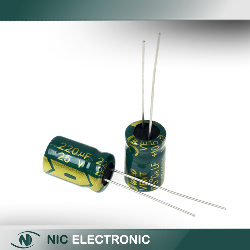 خازن الکترولیتی 220UF/25V-8X12-105C-GREEN
