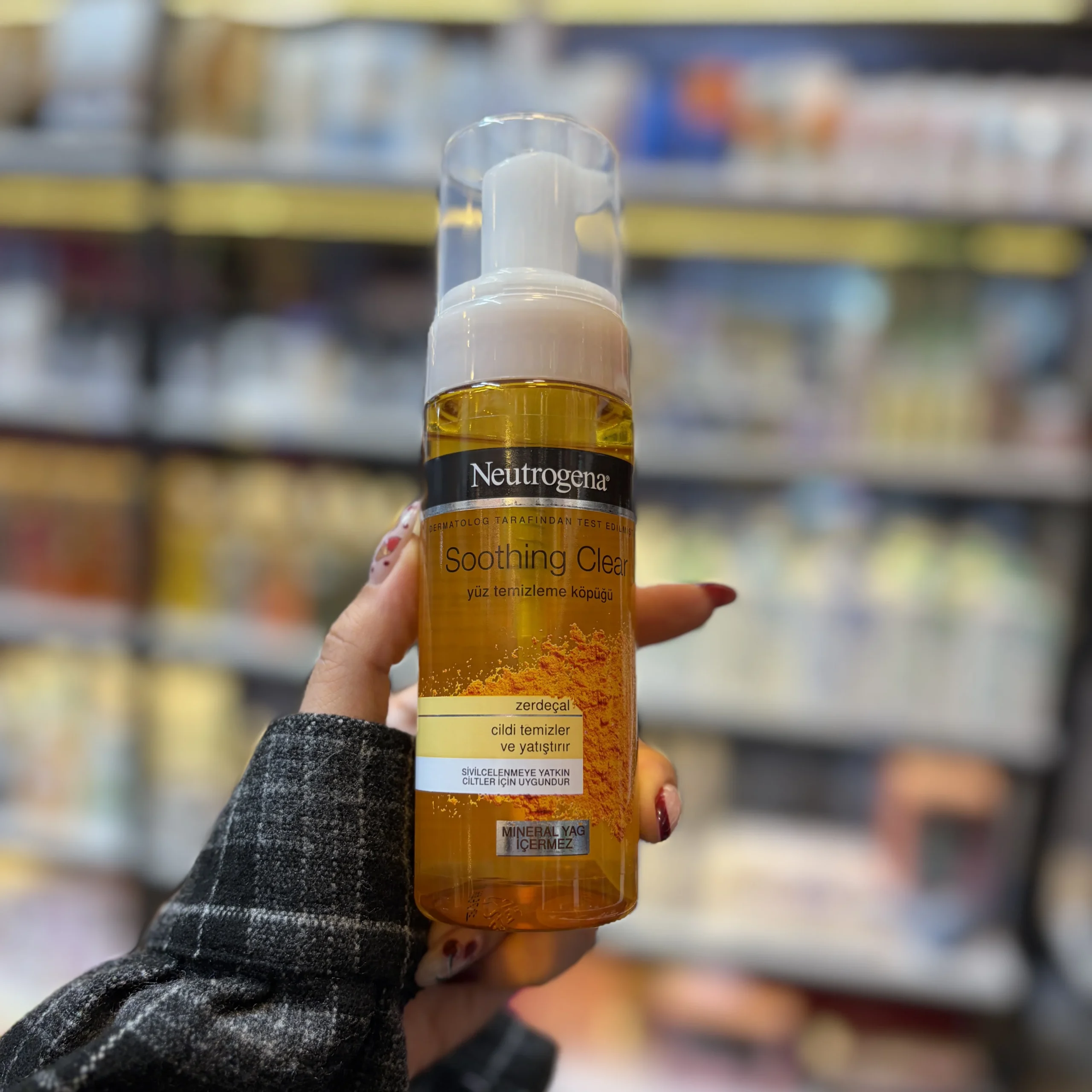 فوم شستشوی صورت نوتروژینا مدل Soothing Clear زردچوبه