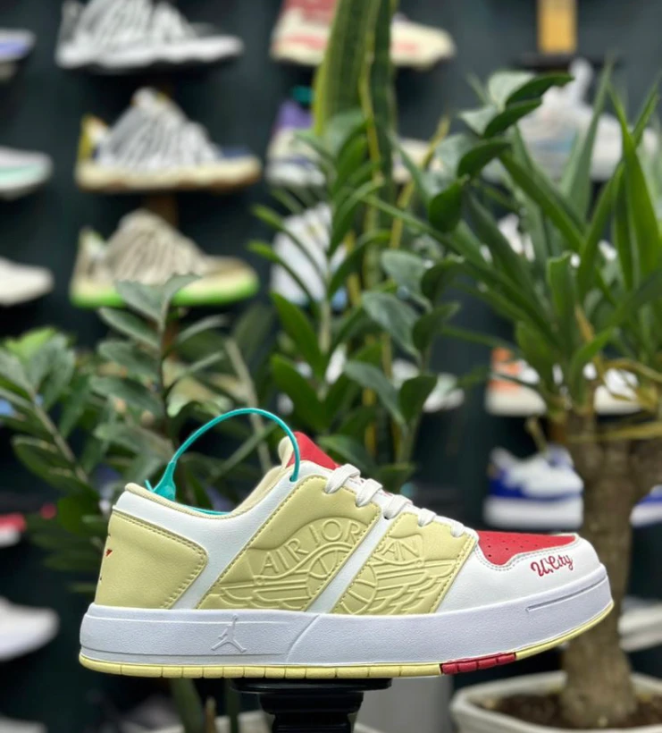 کتونی نایک جردن سایز 41 تا 44 زرد و سفید و قرمز NIKE JORDAN