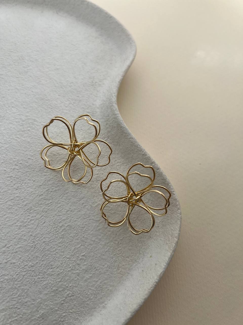 گوشواره گل پنجره ای