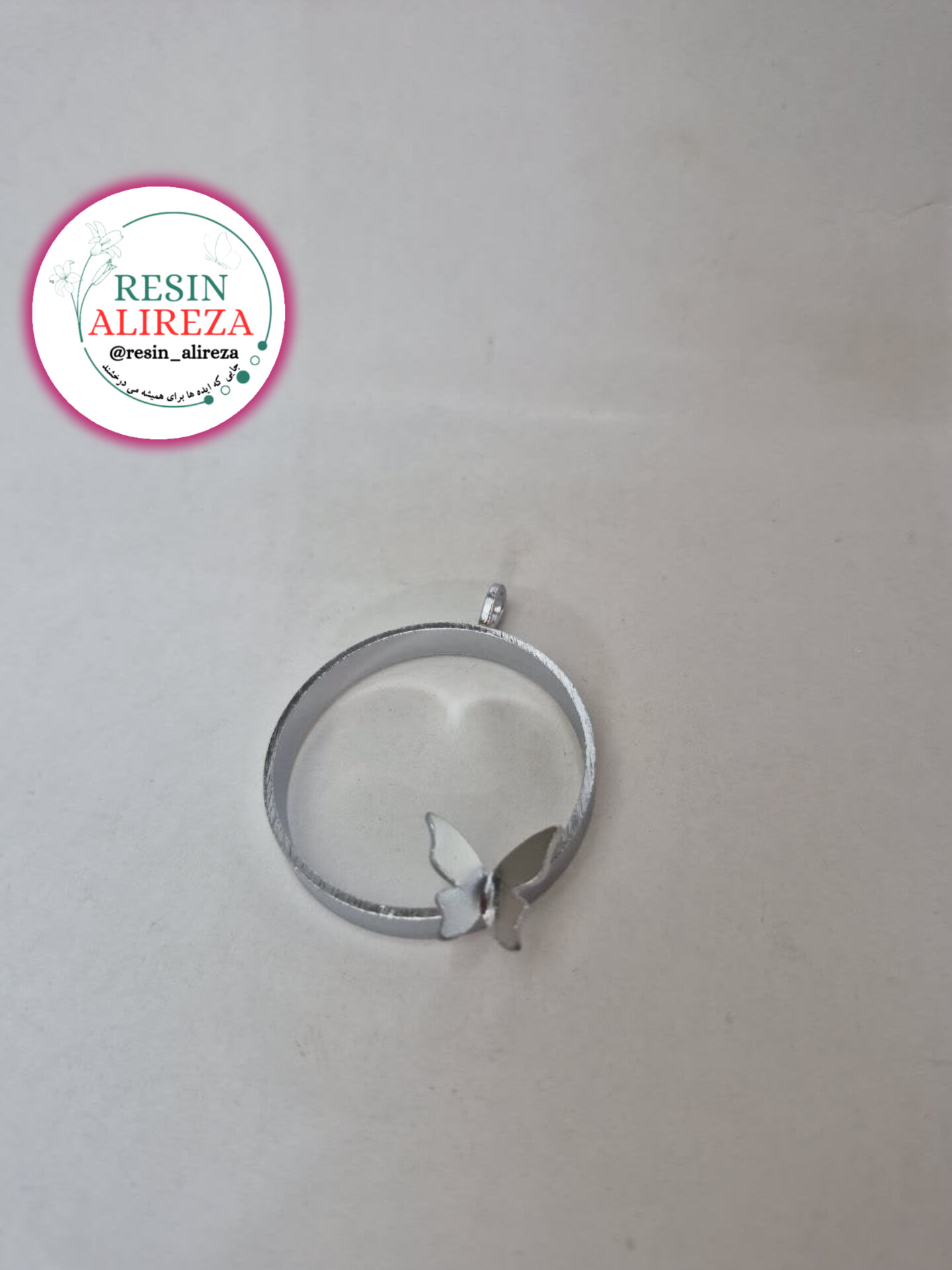 گردنبند گرد پروانه دار نقره ای 3.5 سانت