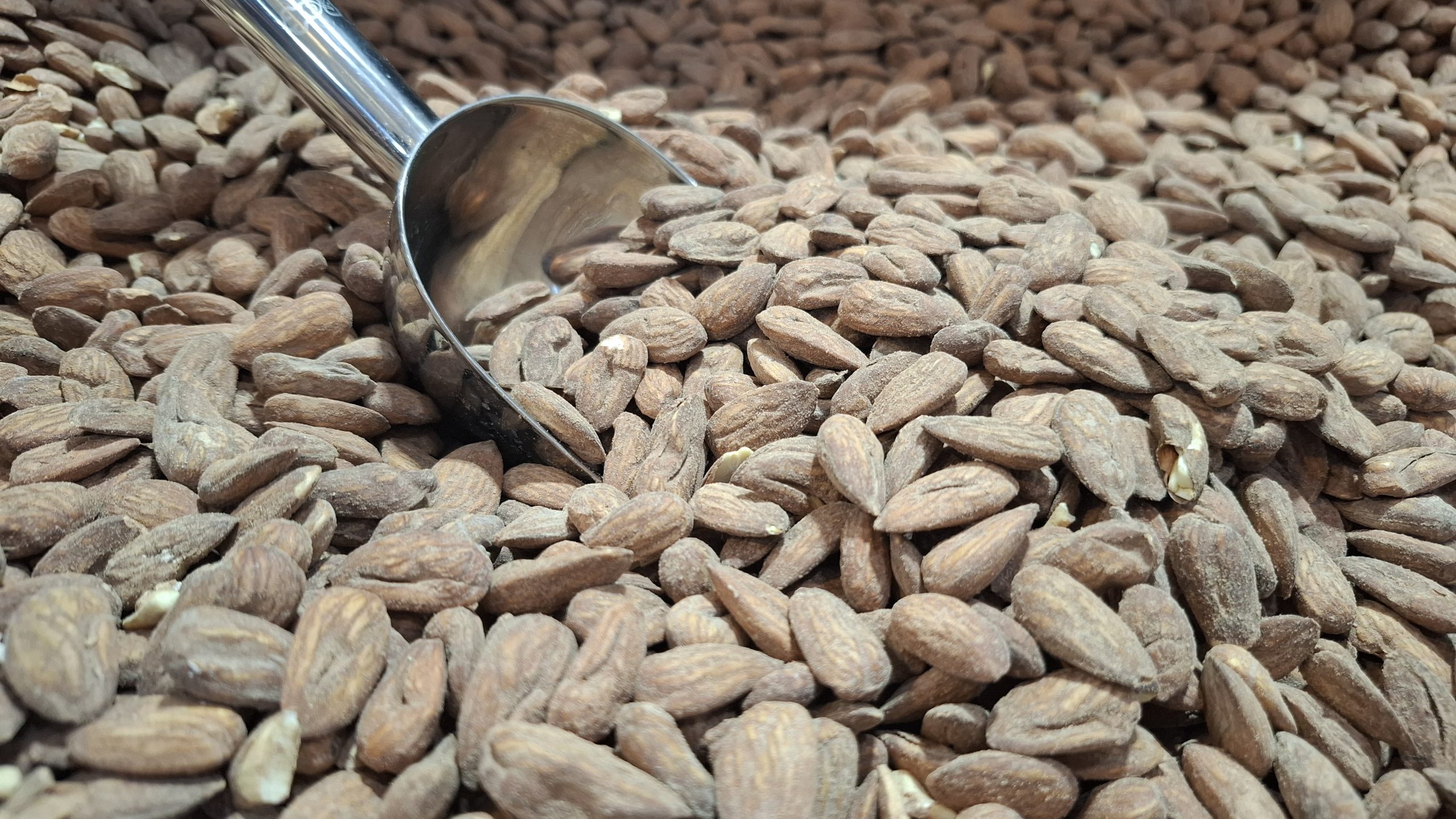 مغز بادام ایرانی تنوری
