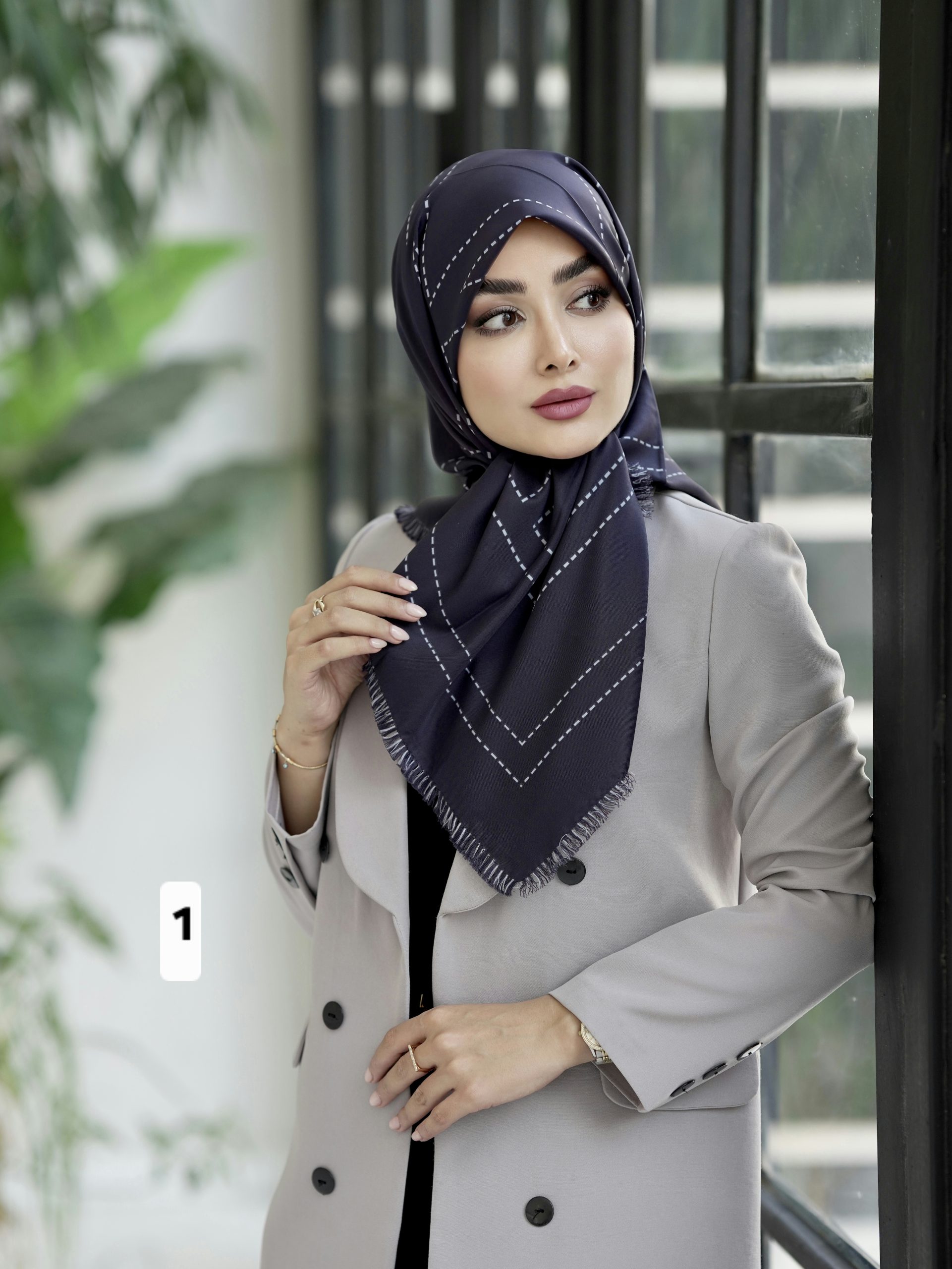 روسری ابریشم توییل قواره کوچک کد ۱۰۸۴
