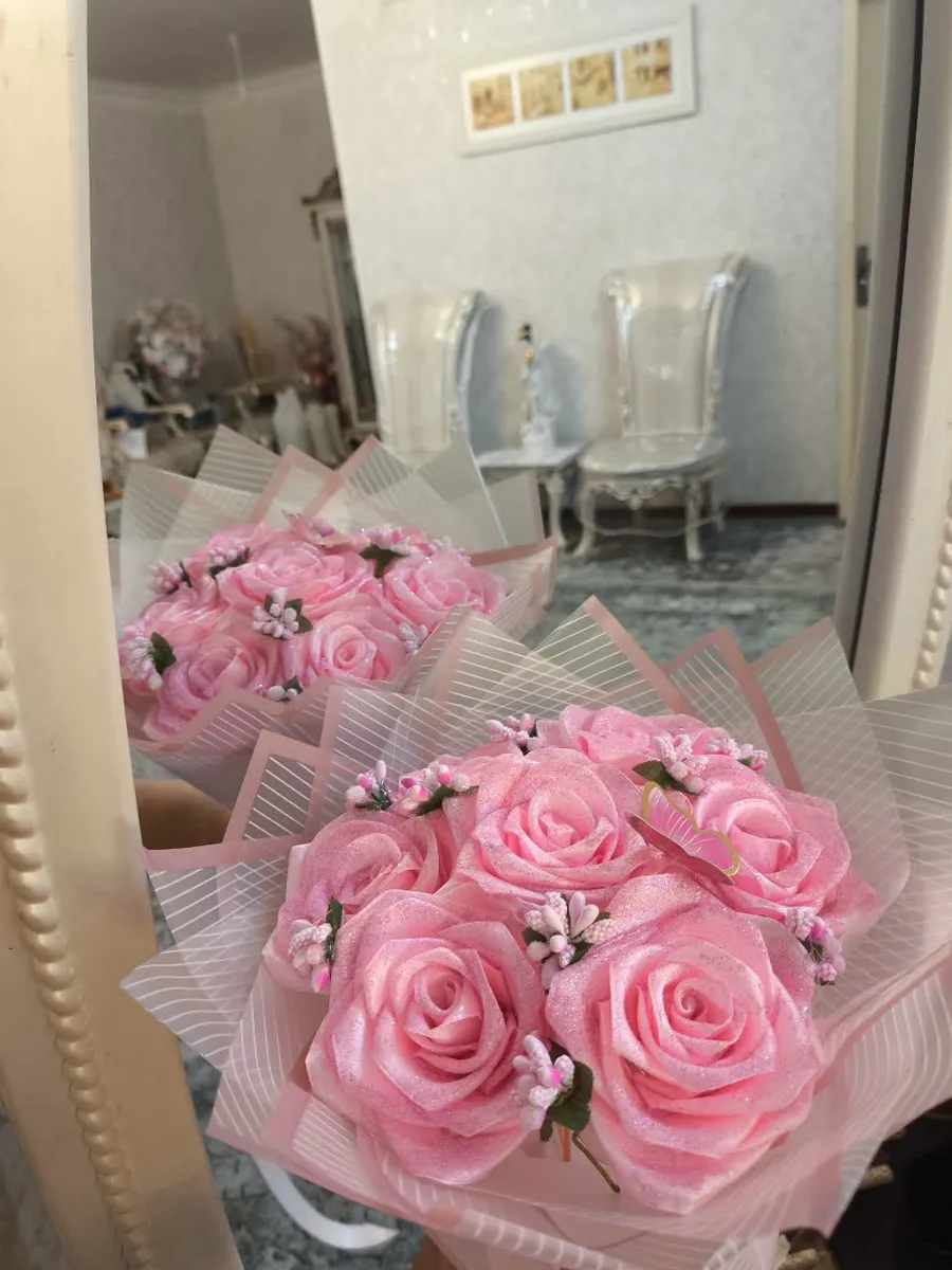 دسته گل ۷ شاخه رز فول شاین با ژیپسوفیلیا