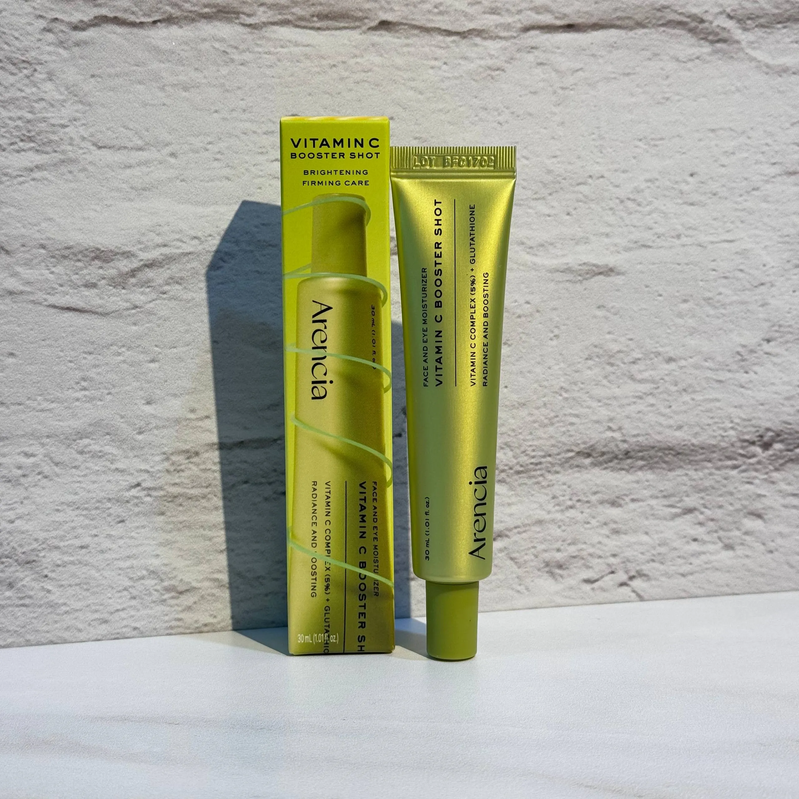 بوستر شات ویتامین سی آرنسیا روشن کننده و مرطوب کننده دور چشم و صورت Arencia Vitamin C Booster Shot Brightening Firming Care
