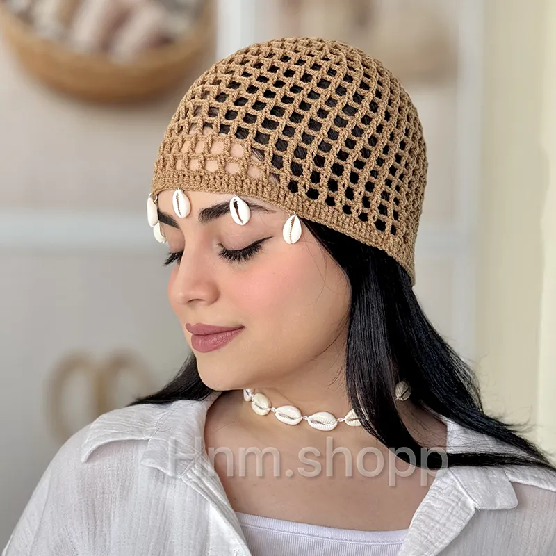 کلاه ساحلی با آویز صدف