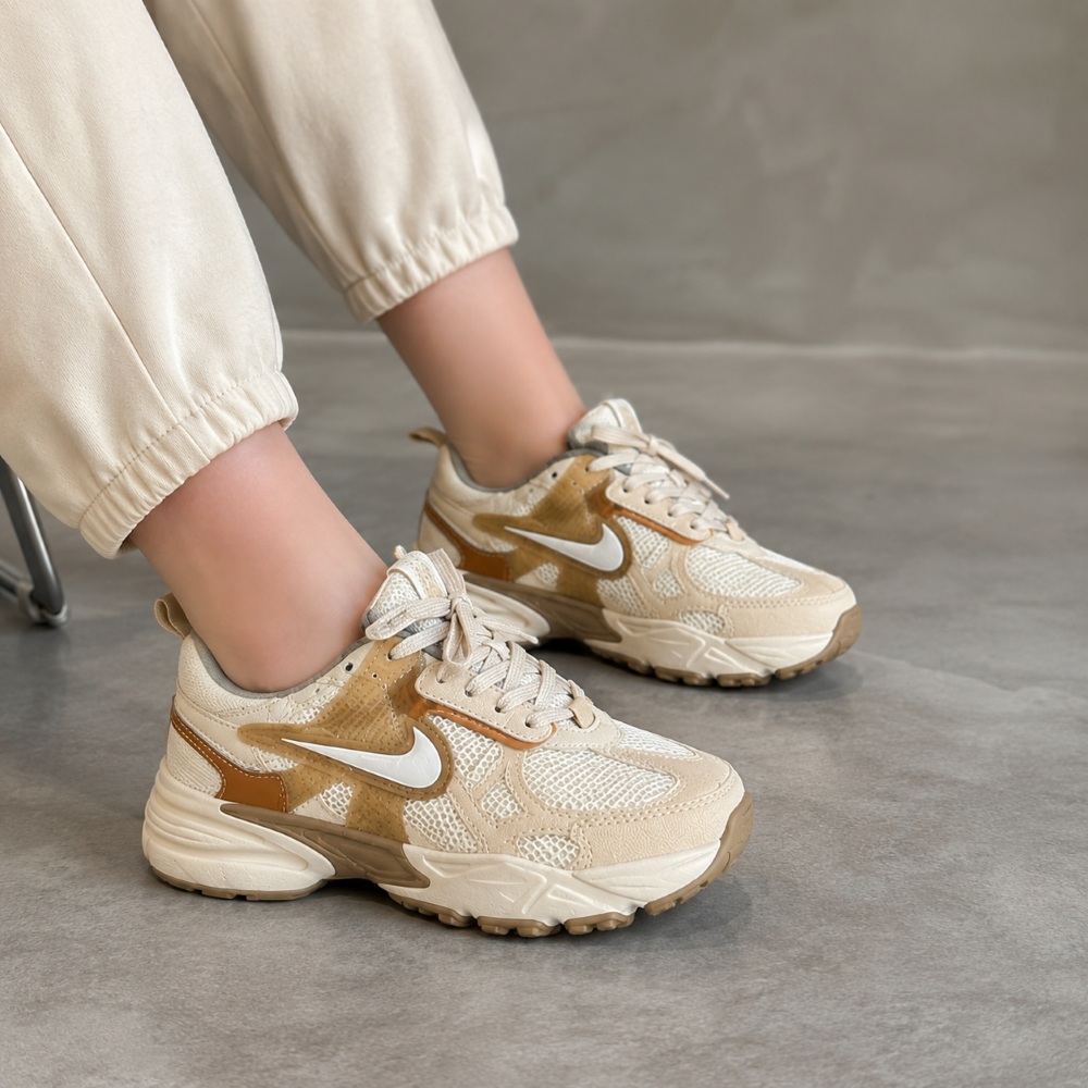 کتونی زنانه Nike مدل V2K رنگ کرم (hm) کد SH468