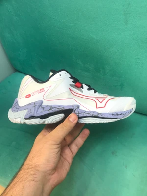 کتونی والیبال و بسکتبال و هندبال میزانو ویو لایتینگ سایز 41 تا 45 سفید قرمز  MIZUNO WAVE LIGHTNING