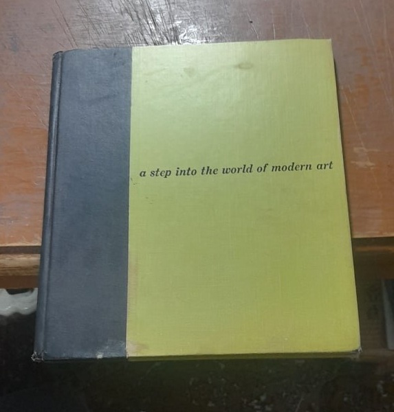 کتاب A Step Into the World Of Modern Art (دست دوم)
