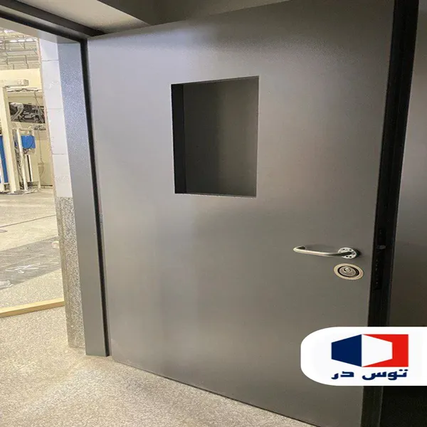 درب اتاق سرور پنجره دار توس در