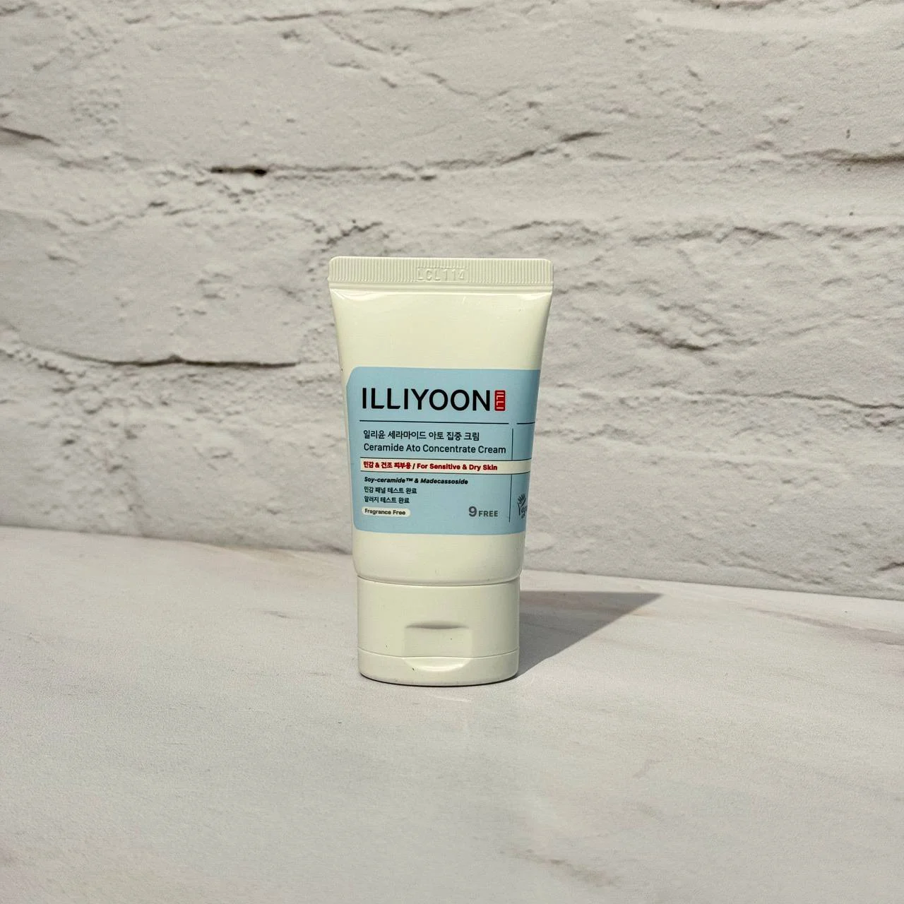 کرم مرطوب کننده و تقویت کننده کنسانتره سراماید ایلیون 30 میل Illiyoon Ceramide Ato Concentrate Cream