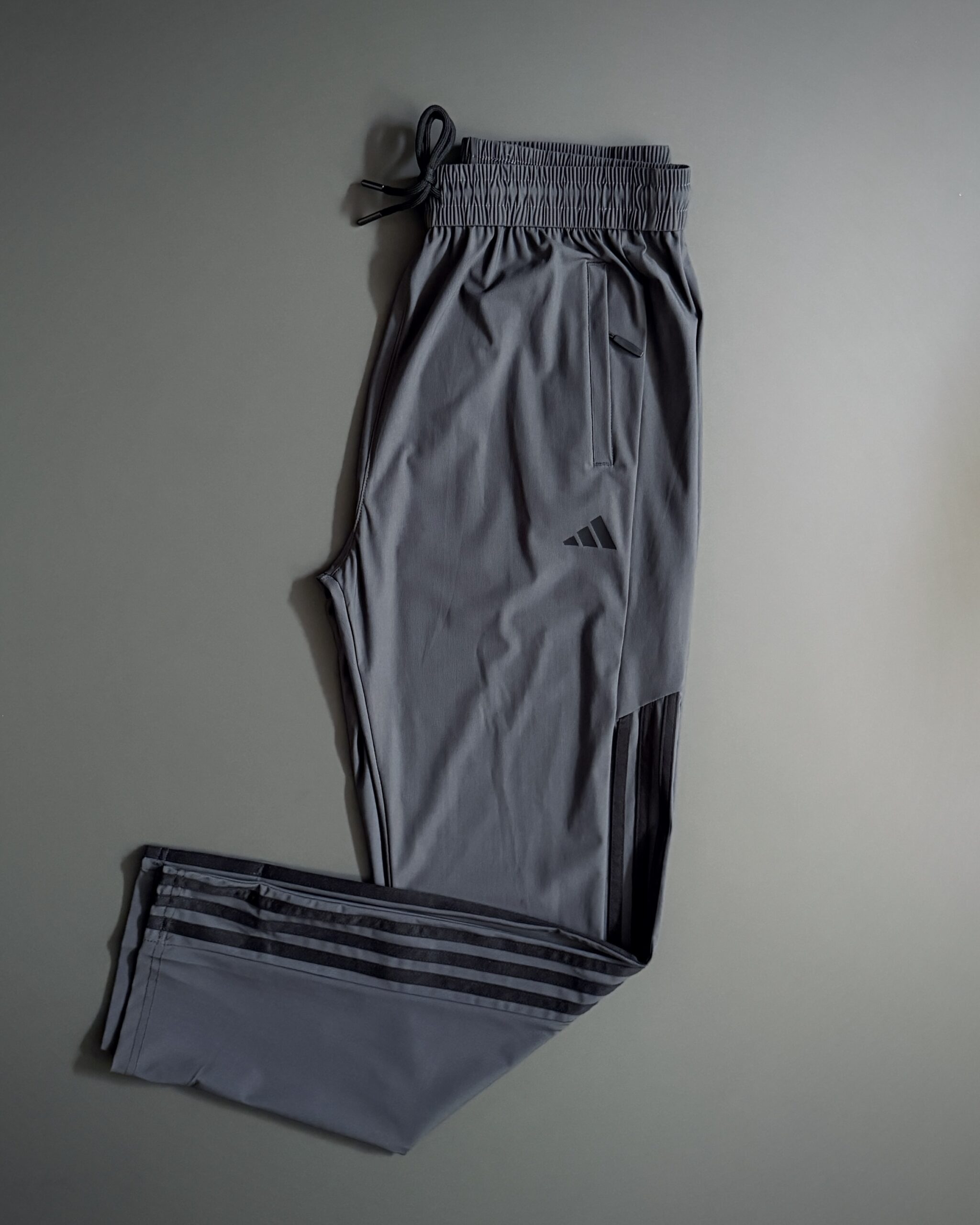 اسلش مردانه آدیداس Climacool | پارچه تنفس‌پذیر، کشی و جیب زیپ‌دار - خاکستری, xl