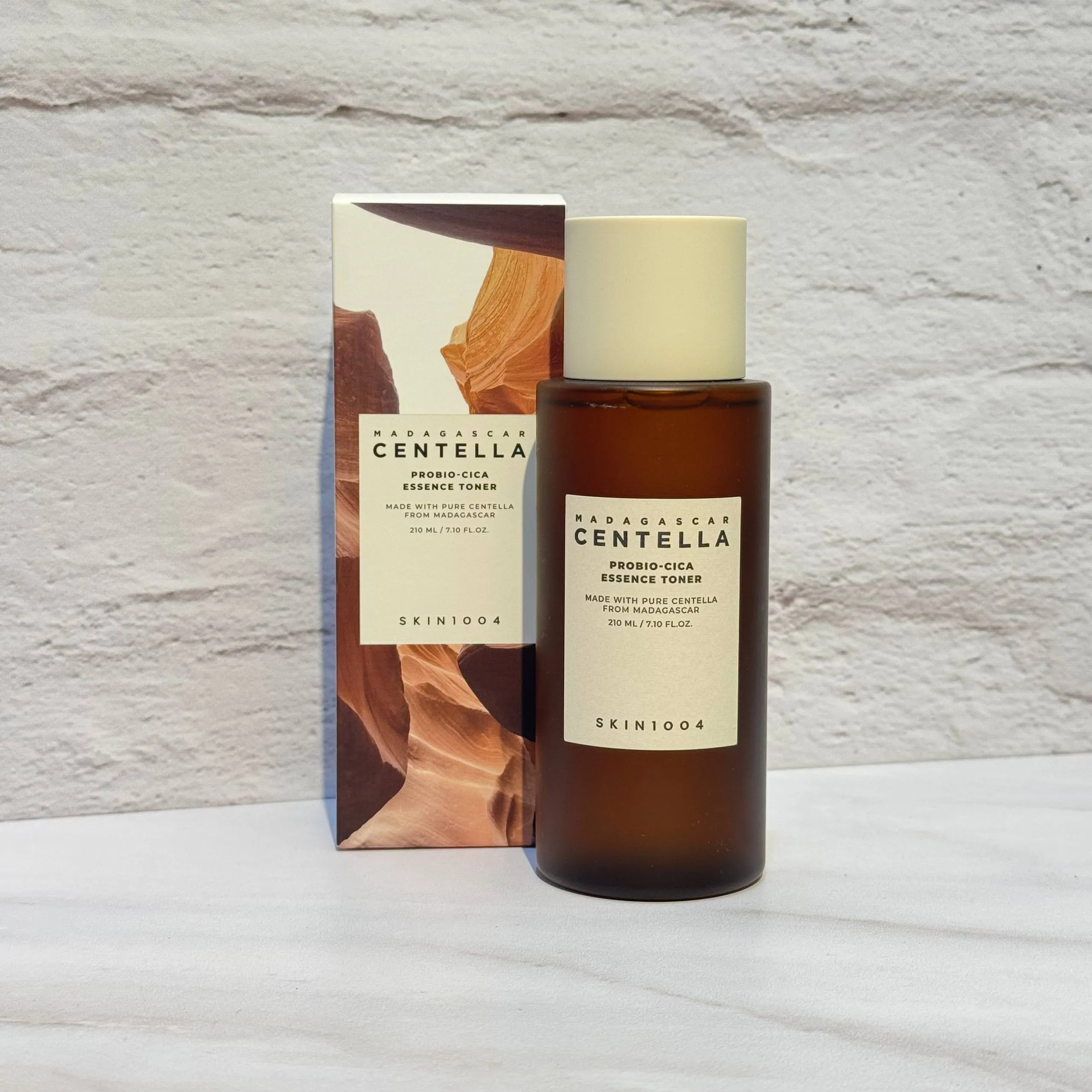 تونر اسنس تقویت کننده و تسکین دهنده پروبیو سیکا اسکین 1004 210 میل SKIN1004 Madagascar Centella Probio-Cica Essence Toner
