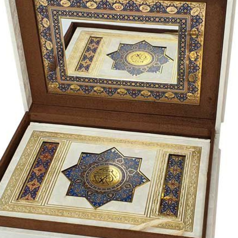 قرآن وزیری معطر گالینگور سفید جعبه دار پلاک رنگی آینه دار نفیس