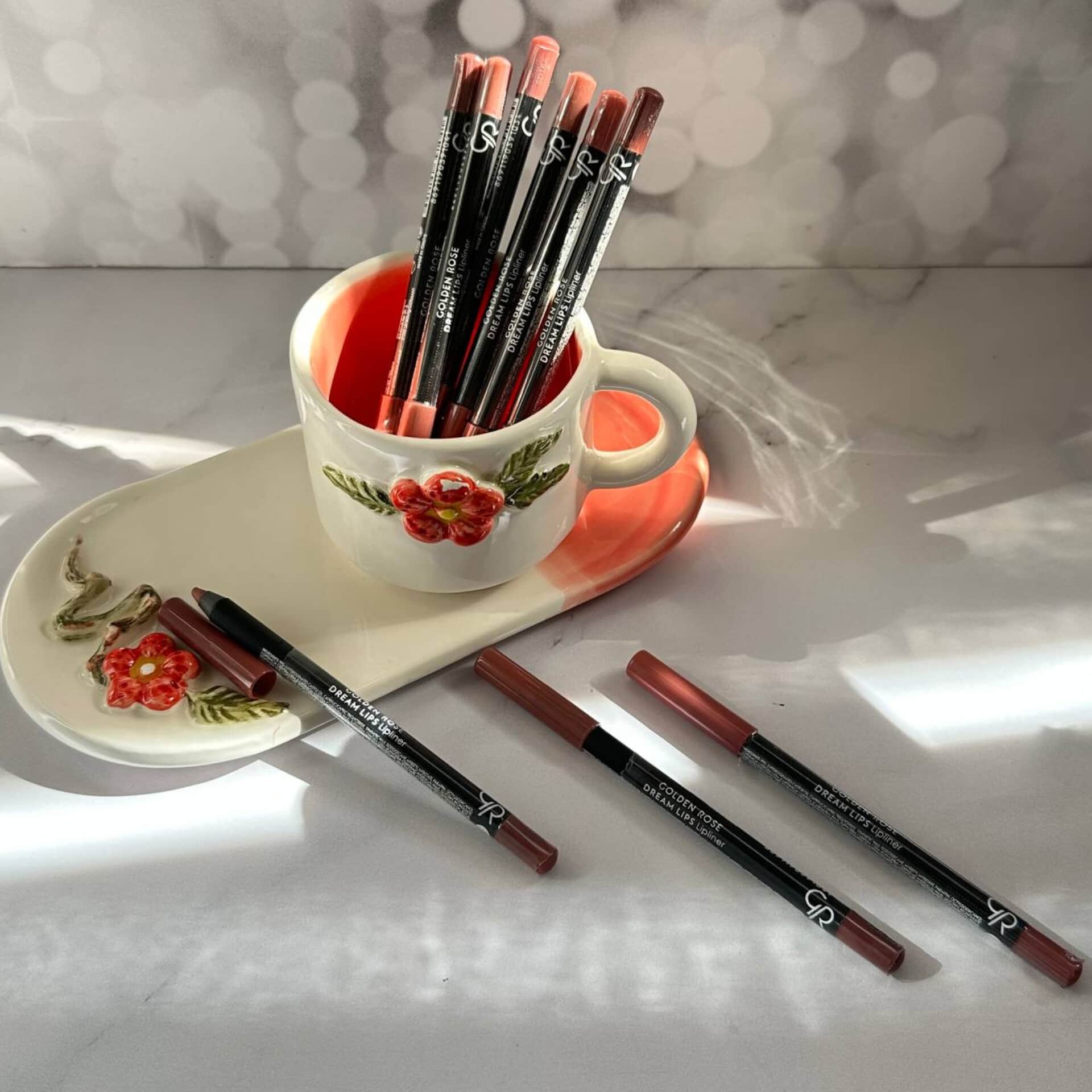 خط لب گلدن رز