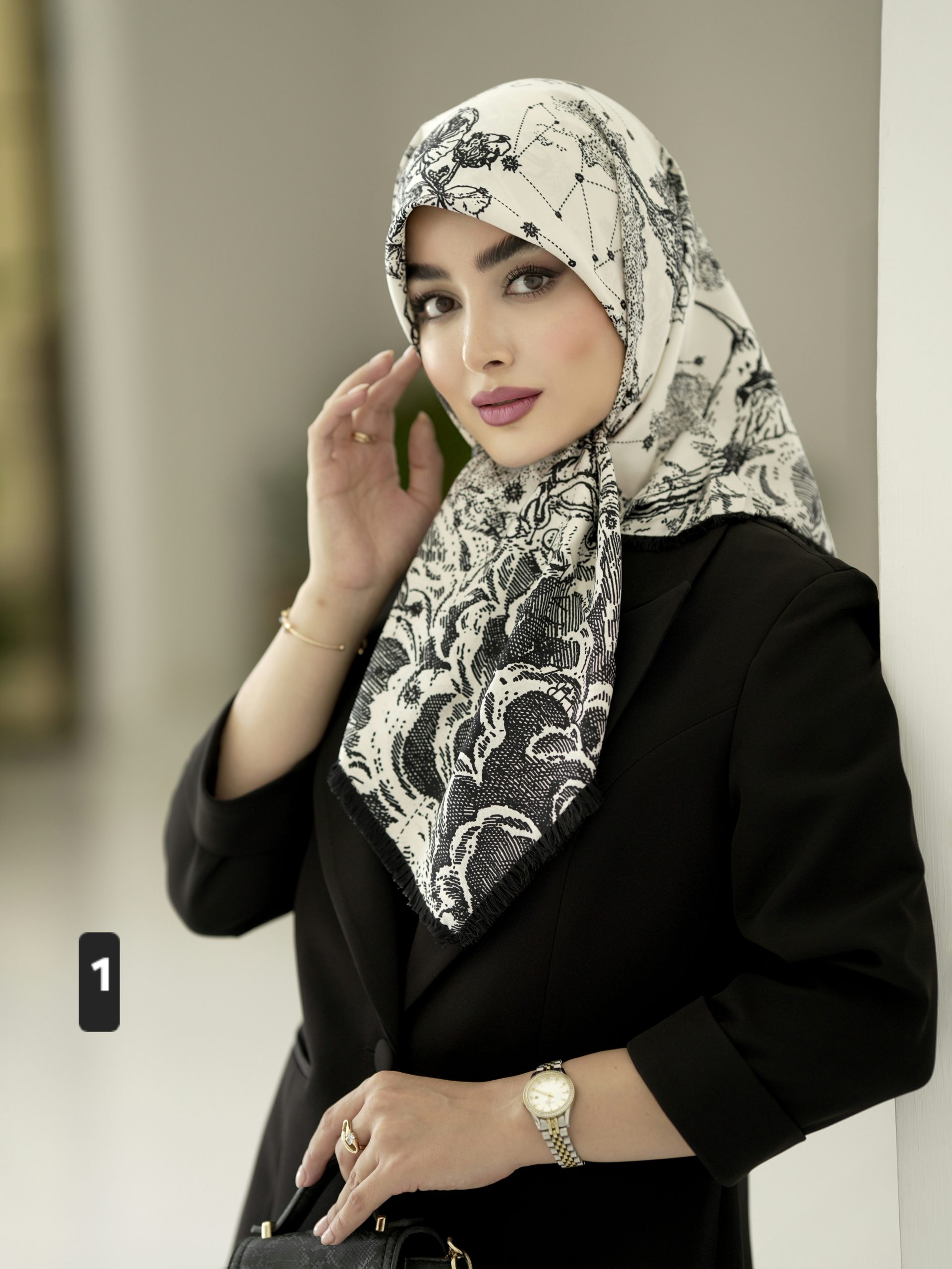 روسری ابریشم توییل کد ۱۰۳۹