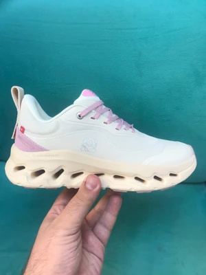 کتونی آن رانینگ (کیوسی) لوئوه کلود تیلت سایز 37 تا 40 کرم لیمویی صورتی ON RUNNING LOEWE CLOUD TILT