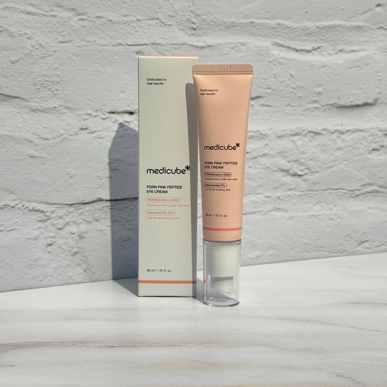 کرم دور چشم pdrn و پپتاید مدی کیوب روشن کننده و ضد چروک 30 میل  Medicube PDRN Pink Peptide Eye Cream