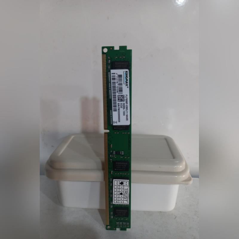 یک عدد رم 4 گیگ باس 1333 KingMax DDR3