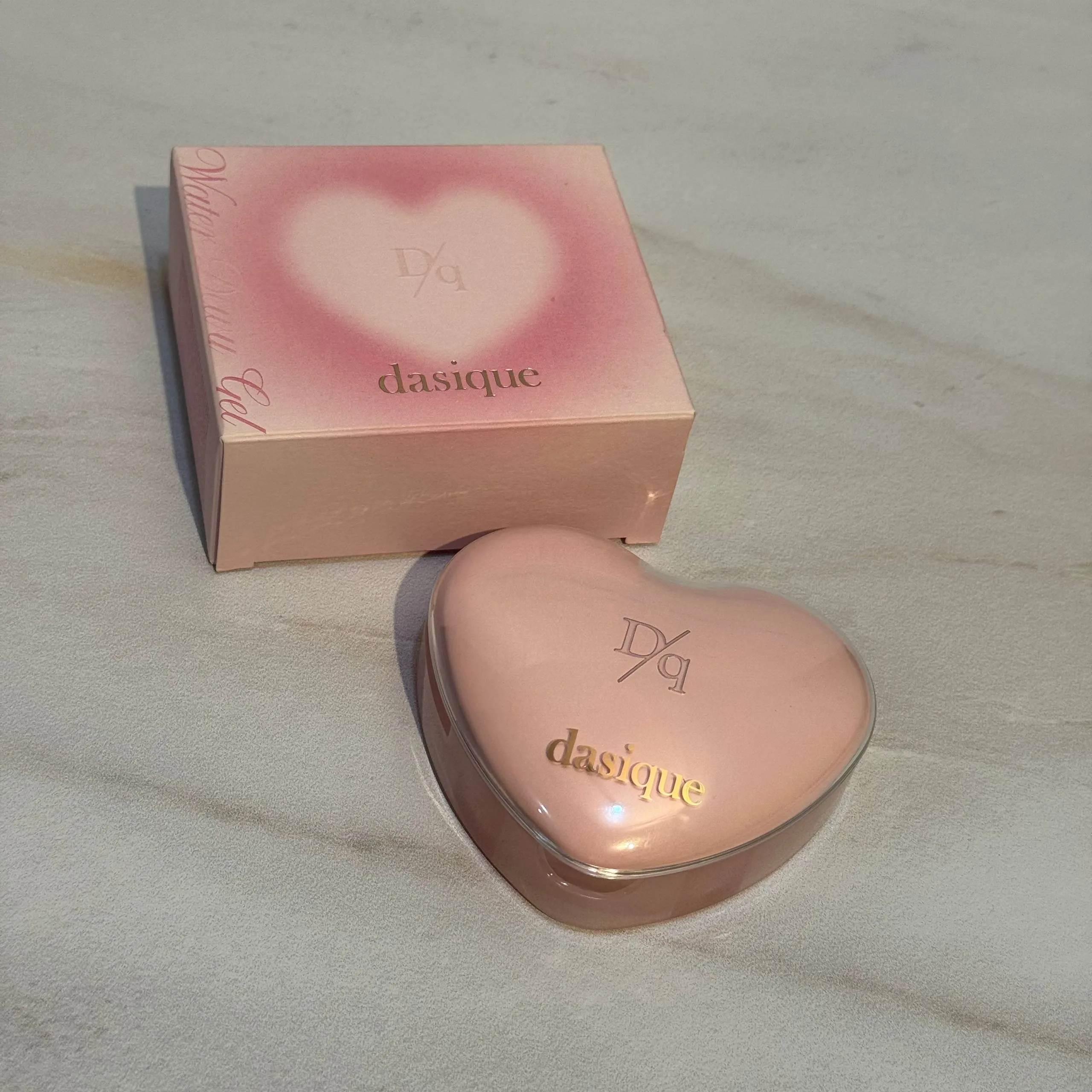 کوشن ژله‌ای و آبرسان دایسیک مدل نسخه قلبی dasique  Water Dewy Gel Cushion Heart Edition 21N Pure