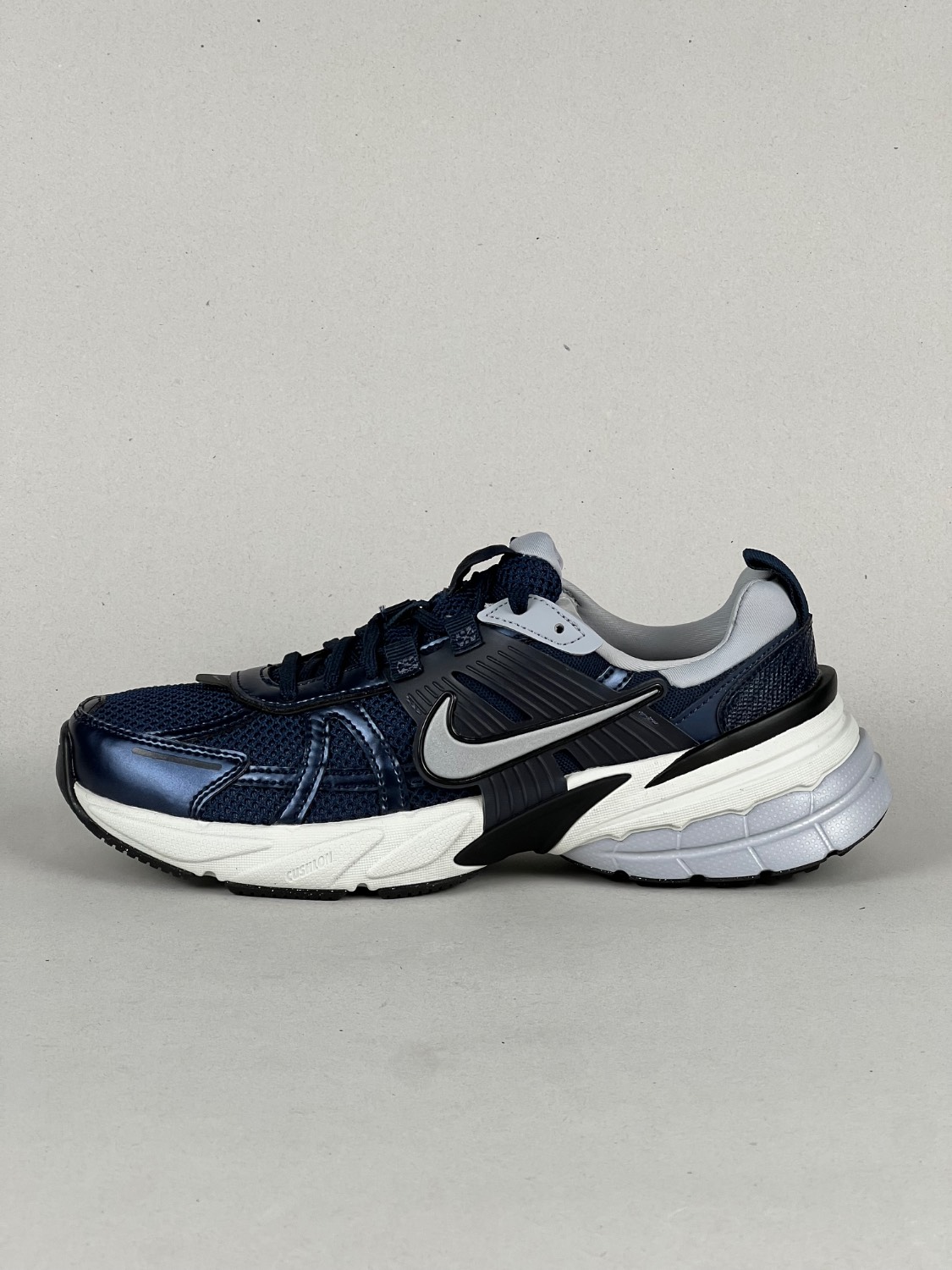 کتونی اورجینال NIKE مدل (v 2k) کد 12026