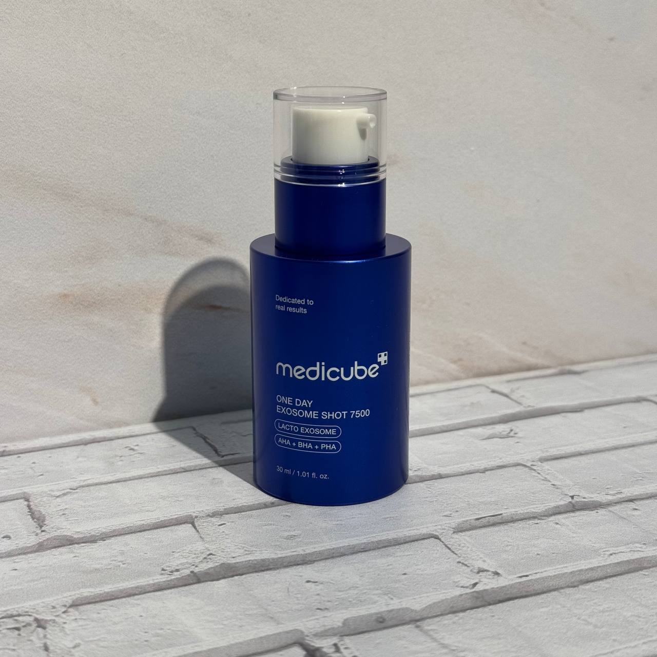 آمپول کنترل منافذ وان دی اگزوزوم شات 7500 مدی کیوب 30 میل medicube One Day Exosome Shot Pore Ampoule 7500