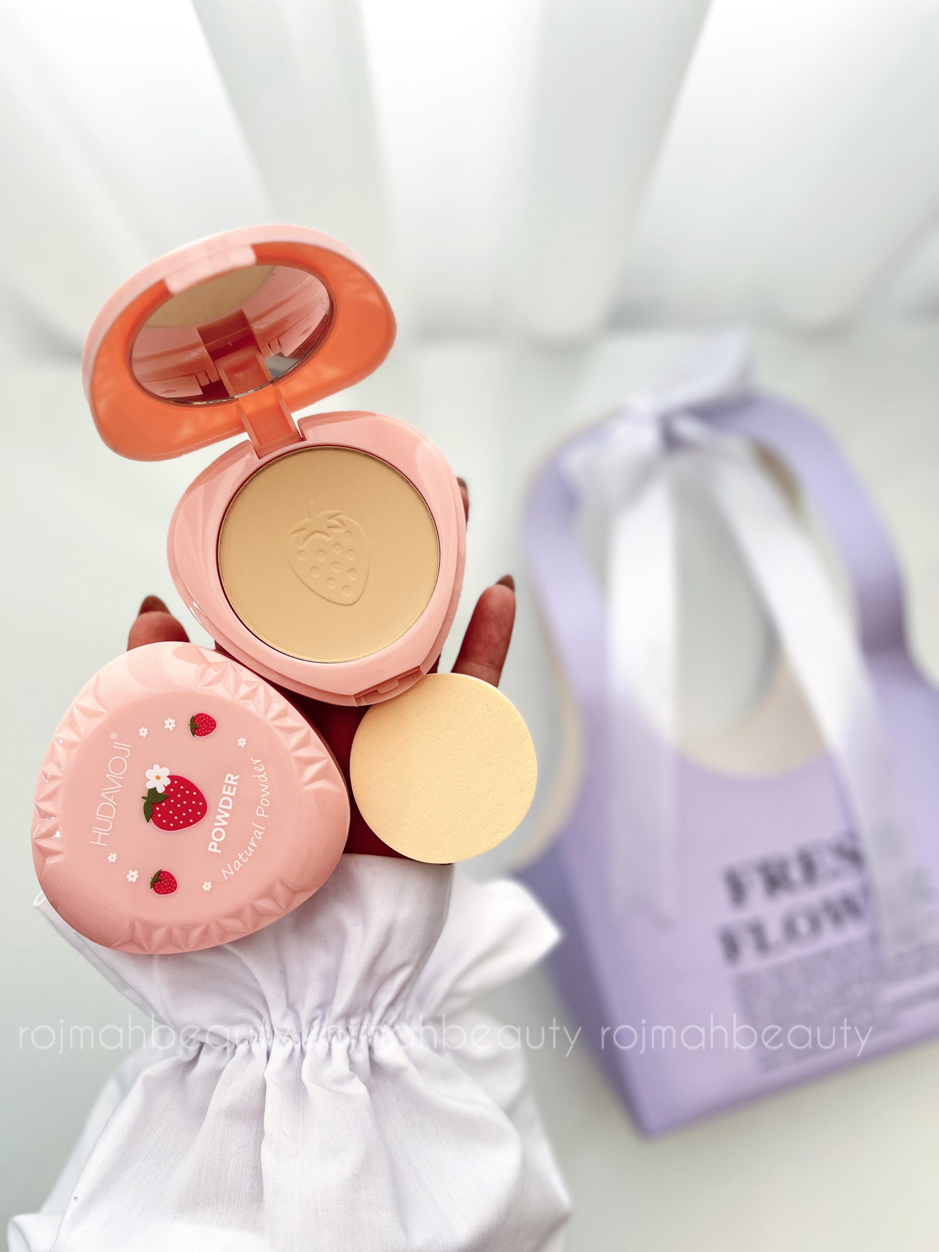 پنکک دوطبقه هدی موجی طرح توت فرنگی Huda Moji Strawberry Powder