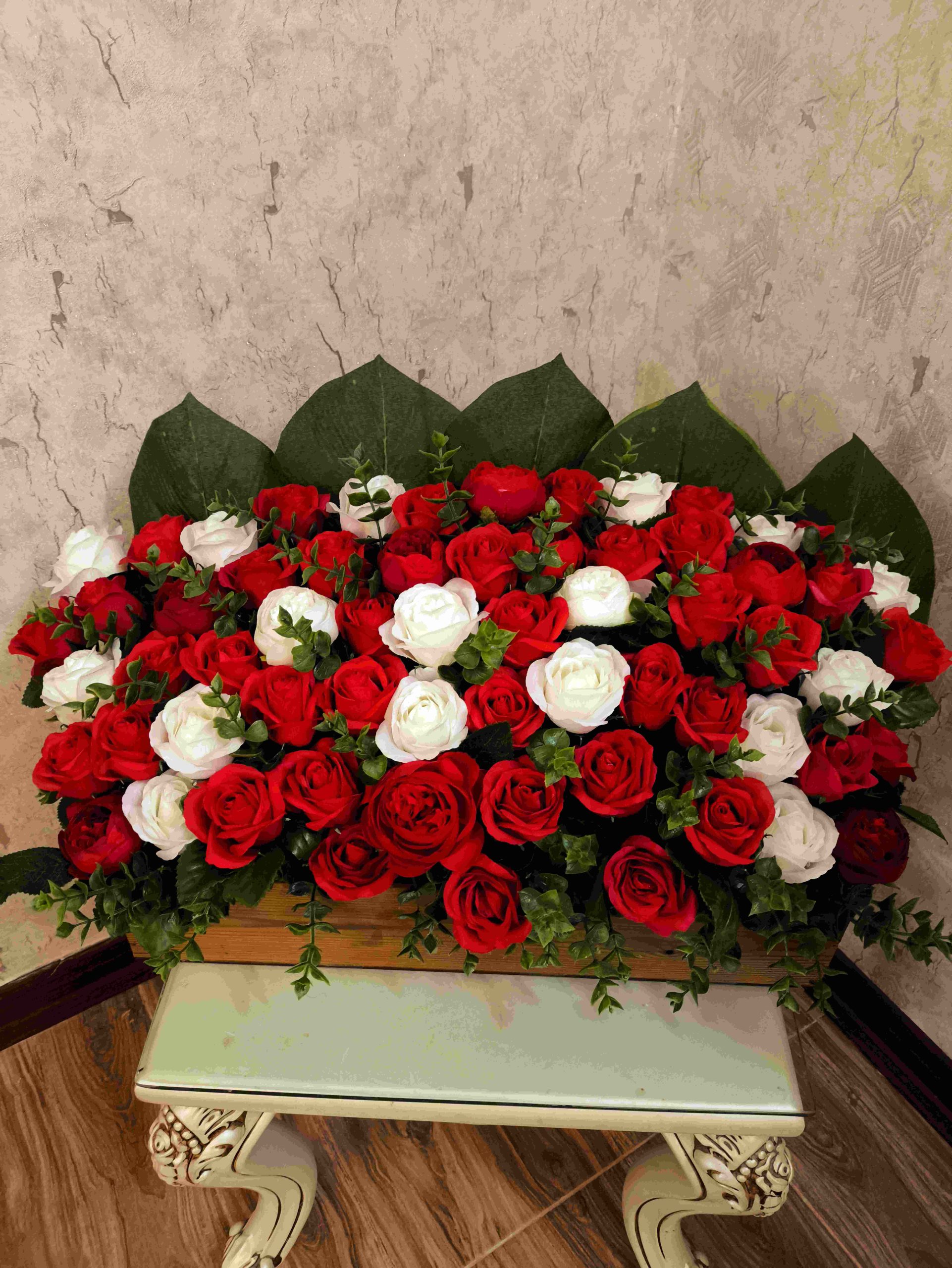 باکس گل مصنوعی رز و پیونی
