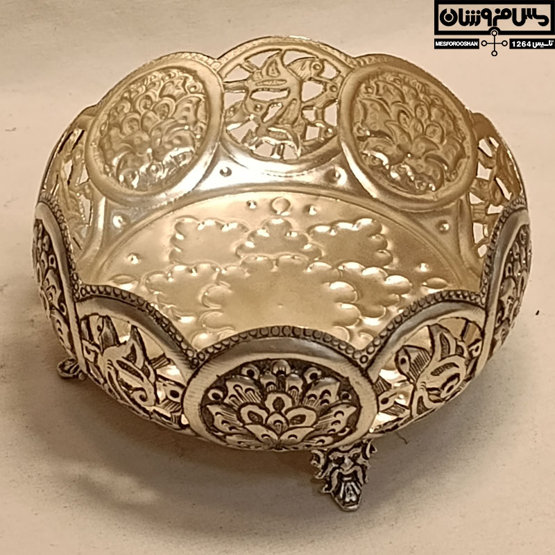 شکلات خوری مسی قلمزنی شده دستساز زنجان 3 پایه 2رو سفید مدل سلجوقی