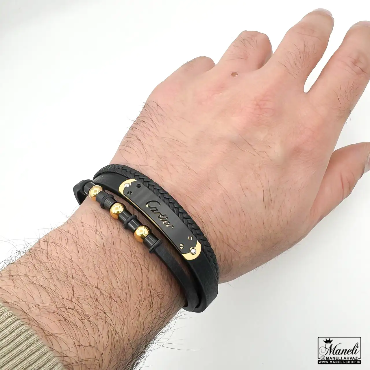 دستبند مردانه چرم سه ردیفه با پلاک cartier طلایی مشکی