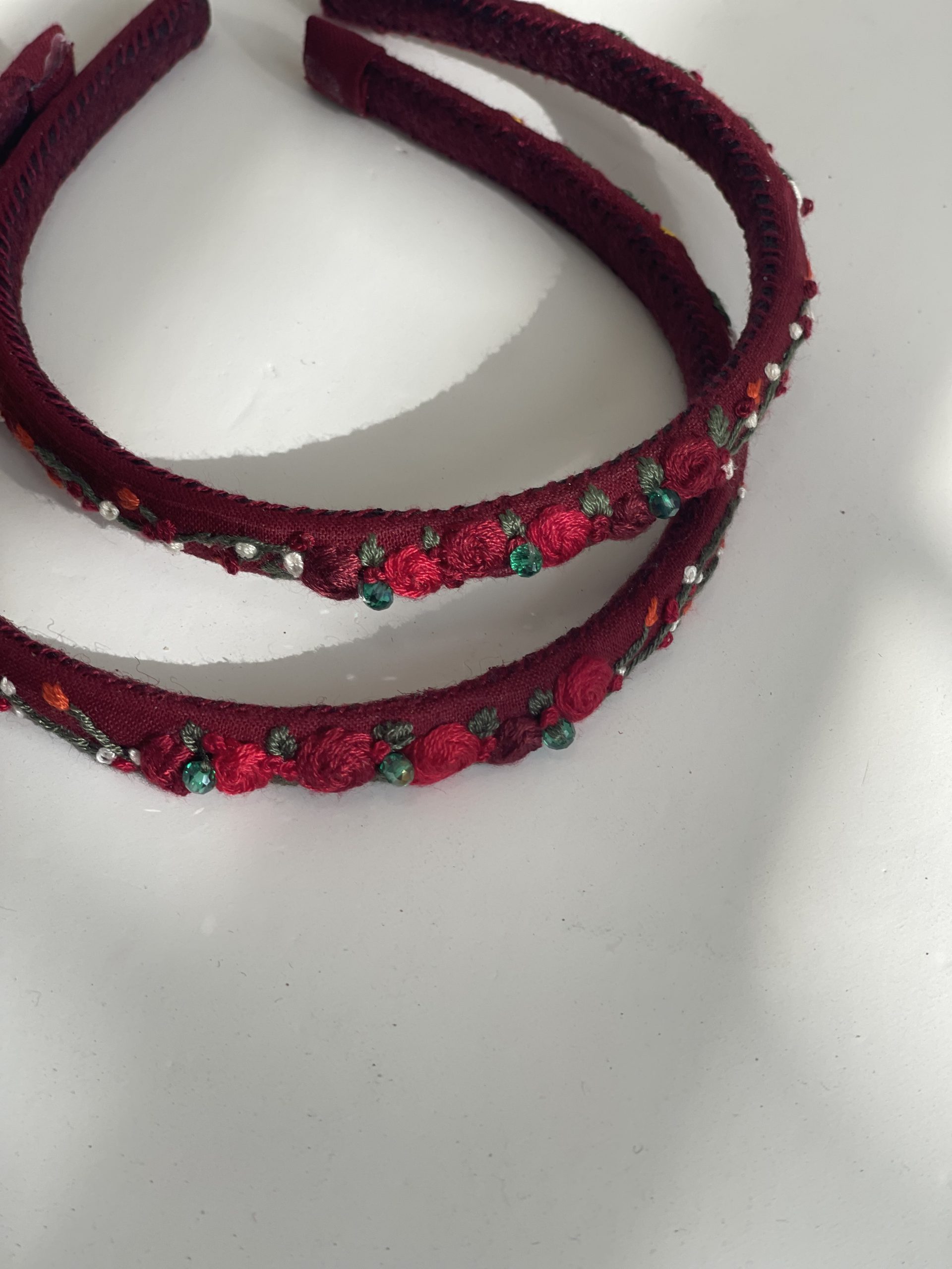 تل دخترانه گلدوزی زرشکی