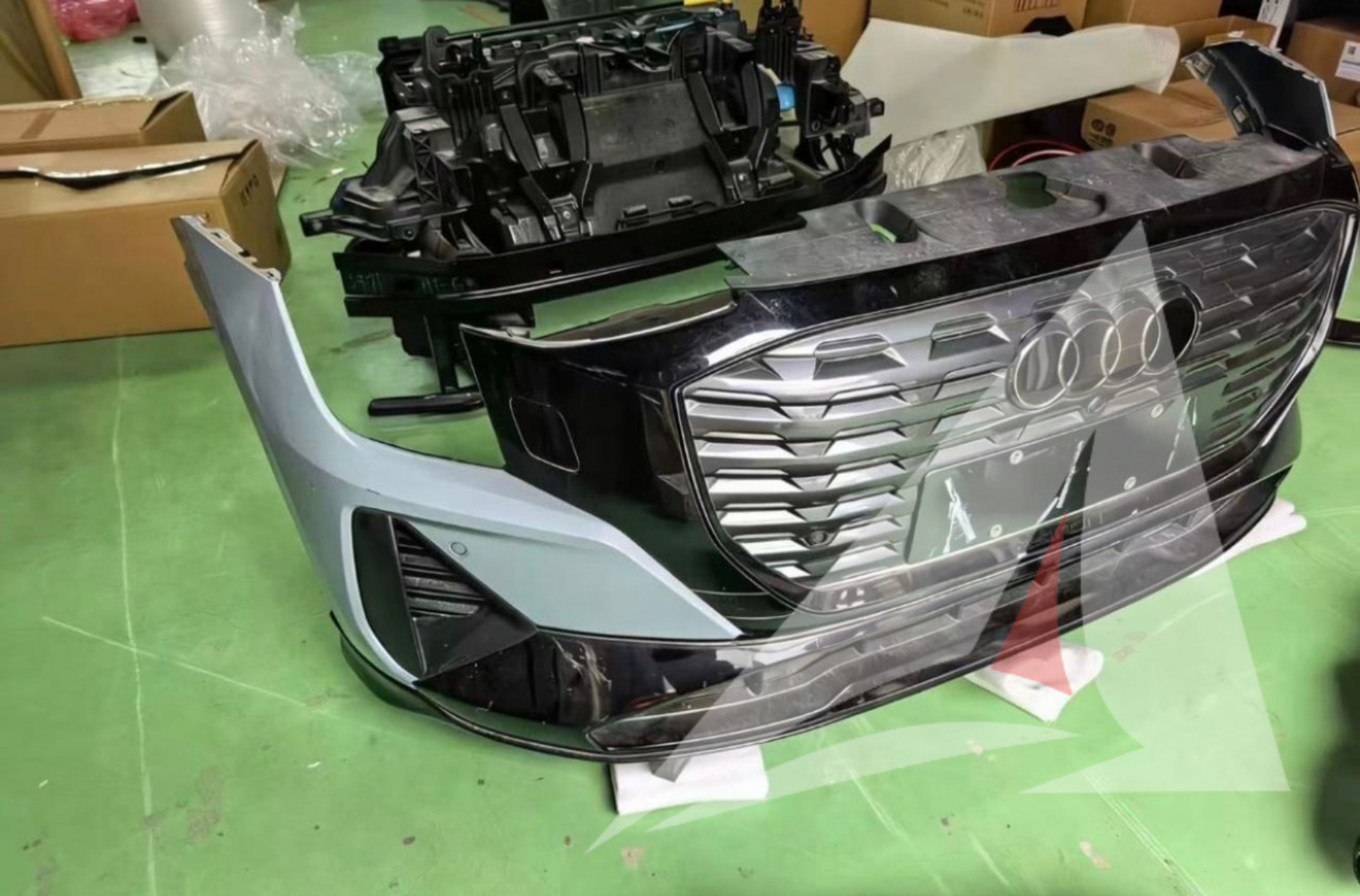 سپر جلو کامل استوک آئودی Q5 e-tron