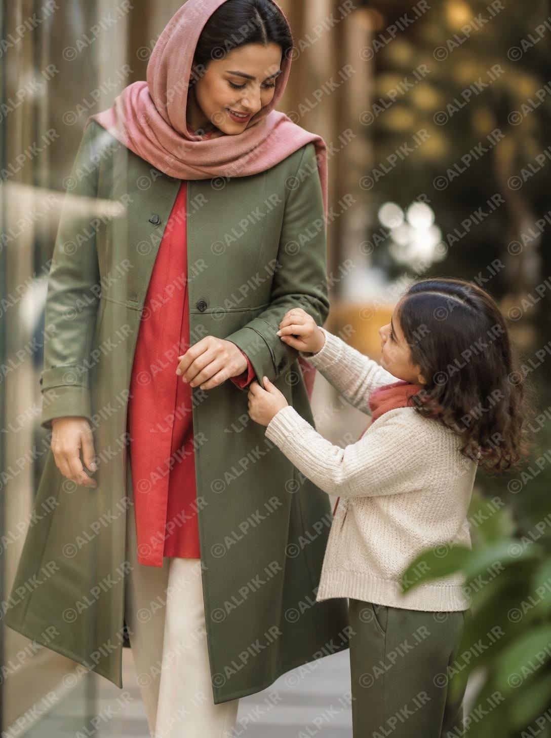 مدل پالتو زنانه پاییزی و استایل شیک مادر و فرزند