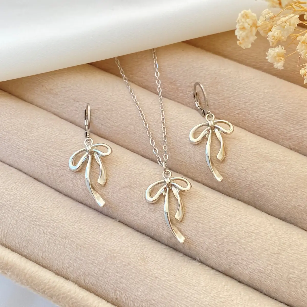 گوشواره پاپیون فانتزی کد 2688