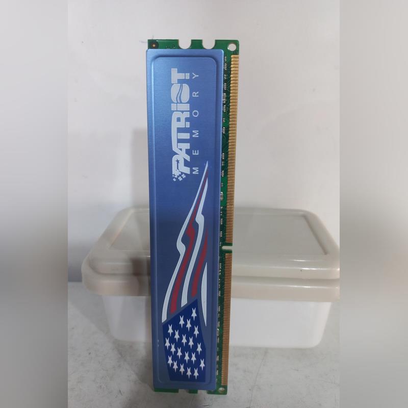 یک عدد رم 2 گیگ Patriot DDR2