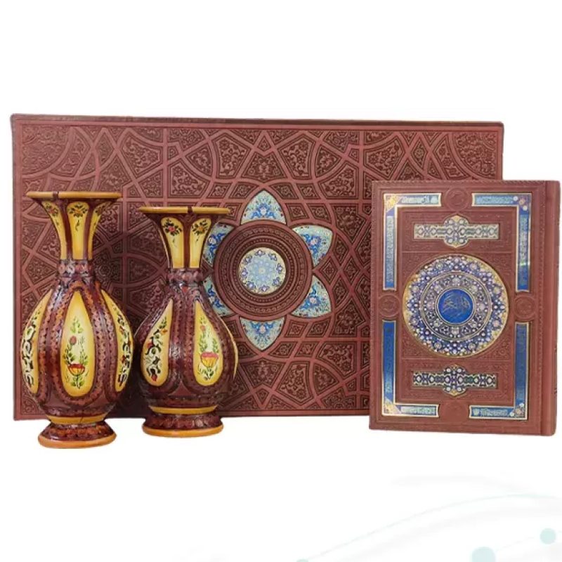 قرآن وزیری چرم با 2گلدان چرم طبیعی