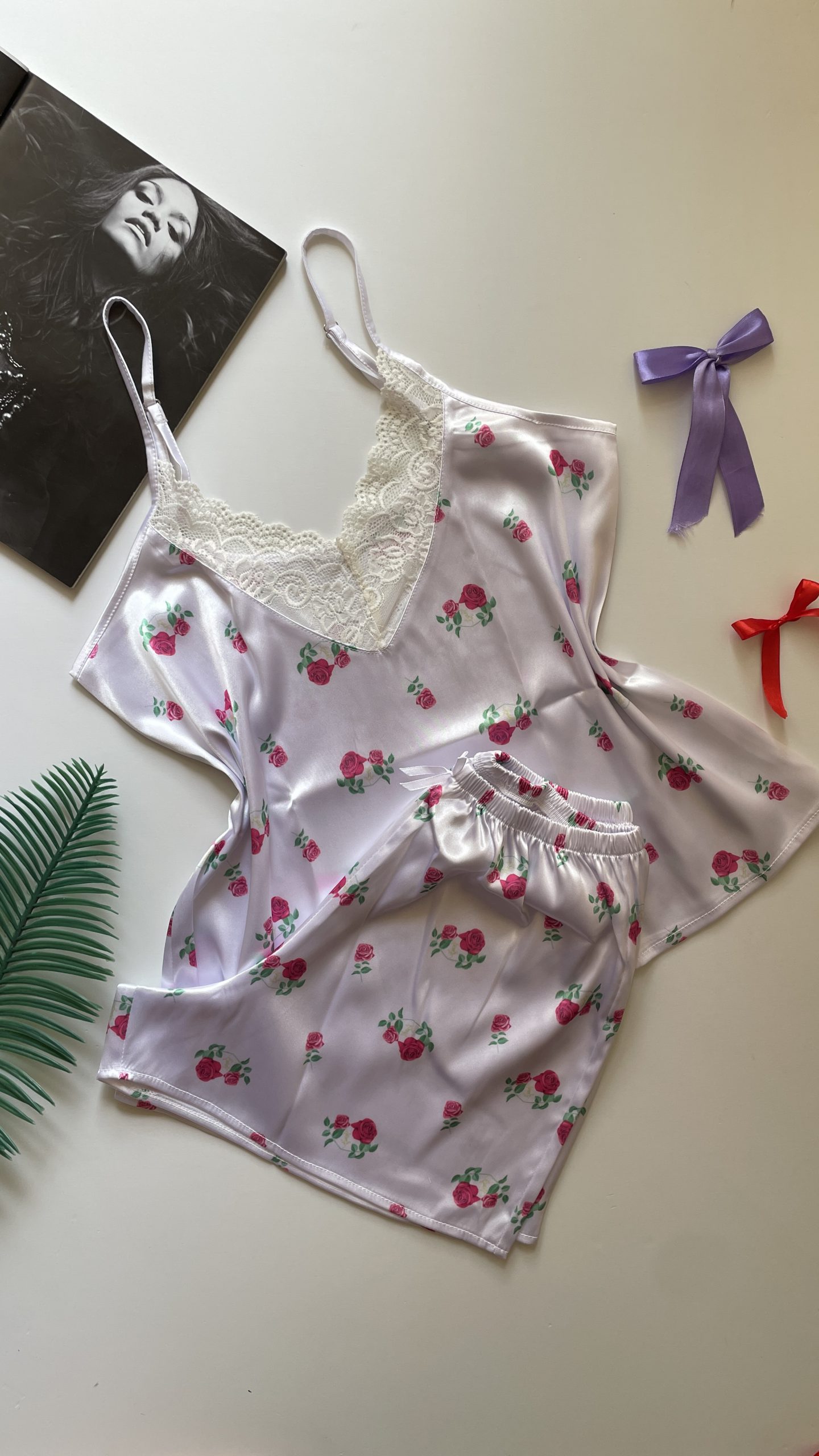 تاپ وشورتک نیکی