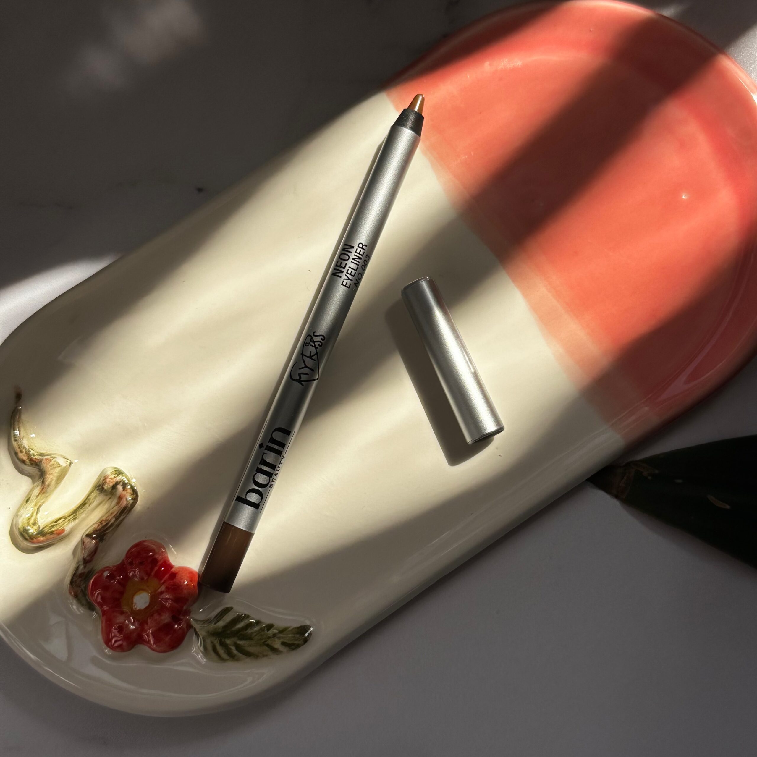 مداد چشم قهوه ای