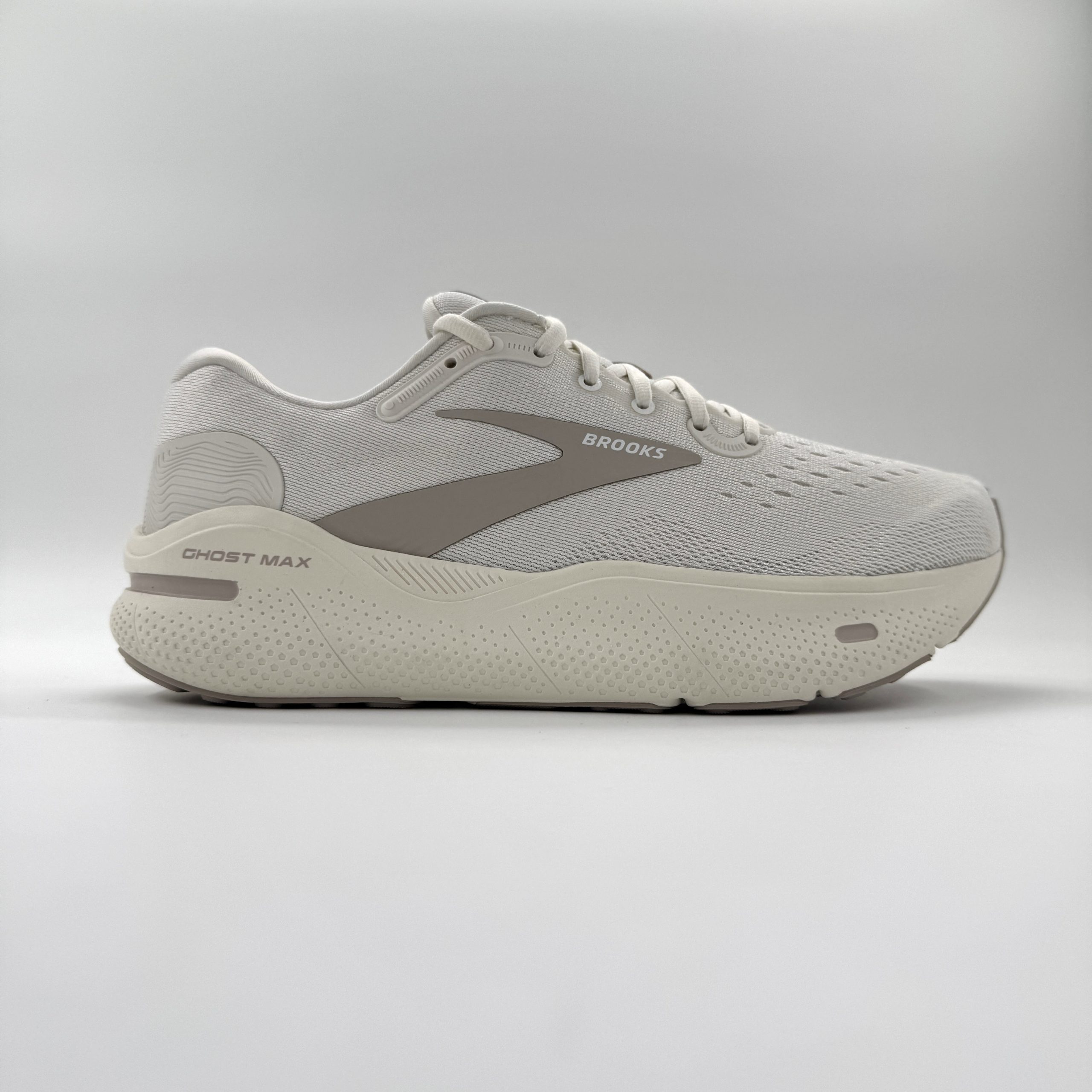 بروکس گاست مکس BROOKS GHOST MAX مدل SAMPLE